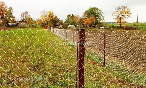 Фото 530. Забор оцинкованный из сетки рабицы на даче